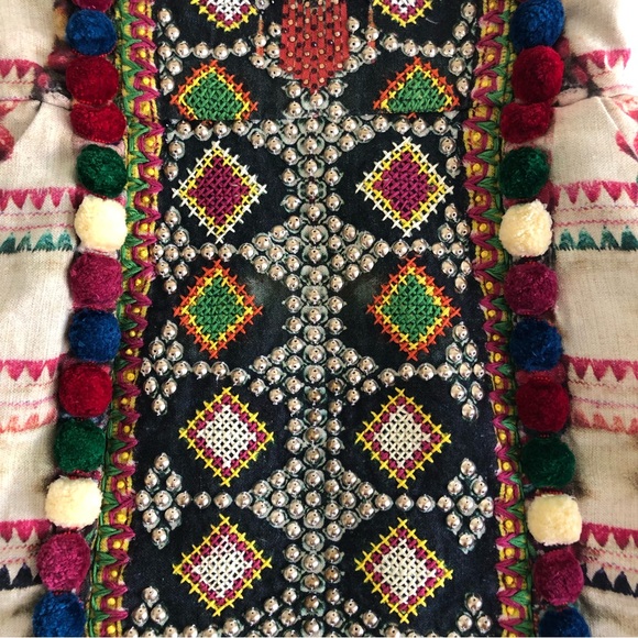 Beautiful Camila Dress with lots of details - Picture 6 of 10